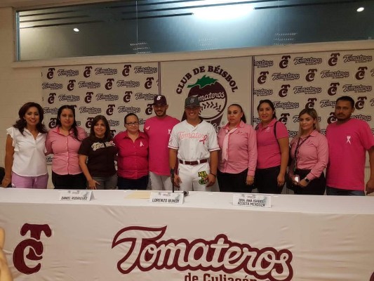 En conferencia de prensa se dan los pormenores de la lucha de Tomateros contra el cáncer de mama.