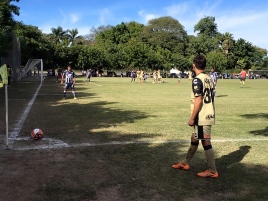 Acción del juego entre sinaloenses y regiomontanos.