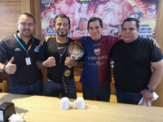 Kempo Dragon, El Shaggy y Marcelo López encabezan la rueda de prensa.