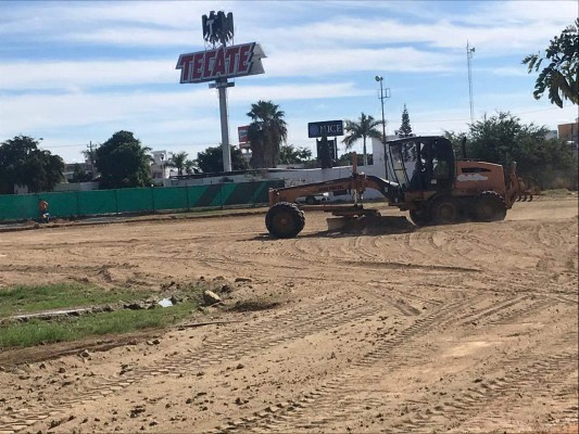 a maquinaria ya trabaja en rehabilitar las canchas.