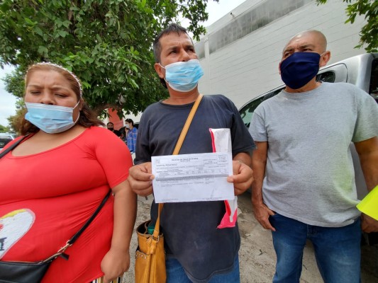 Mientras Míriam ruega por medicamentos para su hija con cáncer, el director del Insabi dice que no hay desabasto