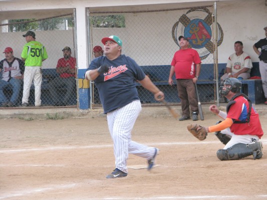 La Liga de Beisbol Mercados 2021 arrancó con mucha actividad.