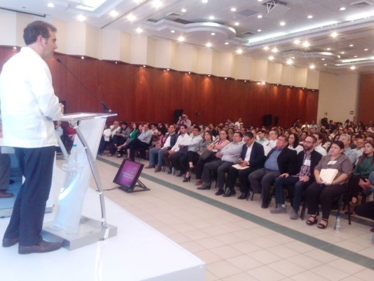 Lorenzo Córdova, titular del INE, presume en Sinaloa logros de elecciones 2018