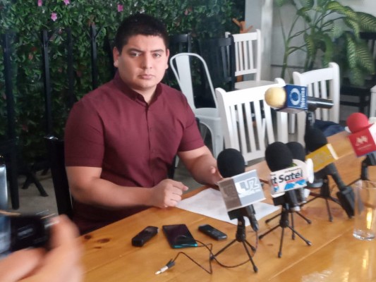 Pedro Lobo, legislador local.