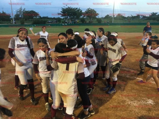 Las sinaloenses festejan su título en la categoría Sub 14.