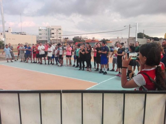 La ceremonia inaugural de la Liga Burócrata Mixta Federal de Voleibol de Sala.