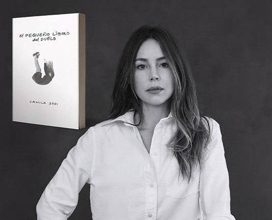 Camila Sodi anuncia la publicación del libro ‘El pequeño libro del duelo’.