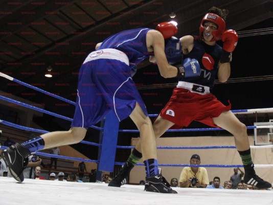 Lucen pugilistas mazatlecos bajo la mirada de Julio César Chávez
