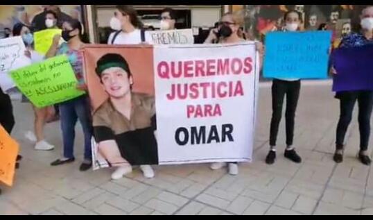 Omar Ulises fue baleado por el Ejército cuando buscaba el sueño americano; ahora lo acosa