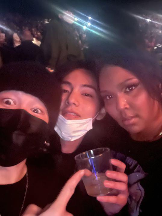 $!Se conocen por fin BTS y Lizzo en el concierto de Harry Styles