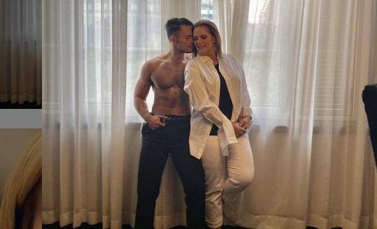 Érika Buenfil y Emmanuel Polomares son incluidos en los 50 más bellos de People en Español.
