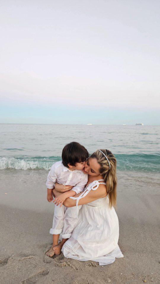 $!Sherlyn con su pequeño hijo.
