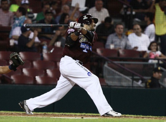 Óscar Robles, ex jugador de Tomateros de Culiacán, asume el mando del equipo.