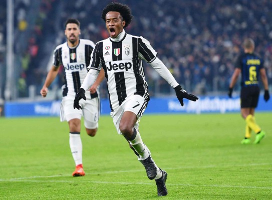 Juan Cuadrado festeja su gol.