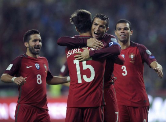 Poker de Cristiano reanima a Portugal en eliminatorias