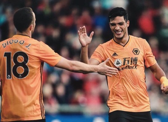 Raúl Jiménez ingresa de cambio y da asistencia. (Foto: Twitter @Wolves)