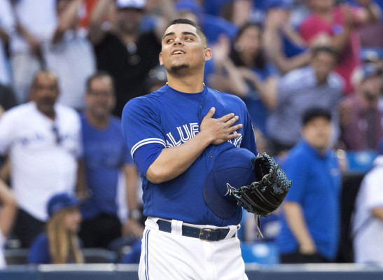 Es Roberto Osuna el Relevista del Mes