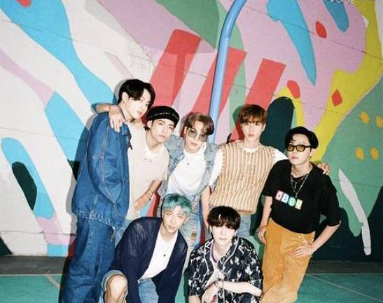 BTS presentará Dynamite en los Premios Grammy 2021.
