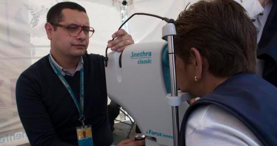 El alto uso de computadoras y celulares pasa factura a la salud visual