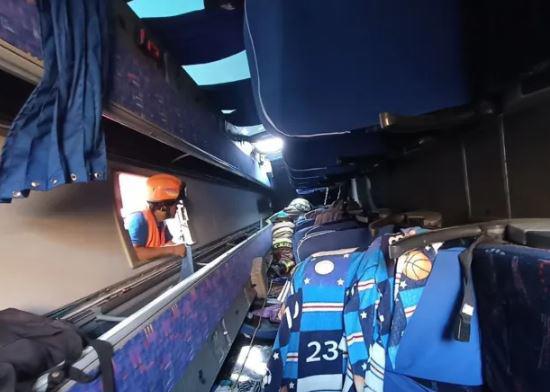 $!Cae a barranco autobús con equipo infantil de futbol; iba a Mazatlán