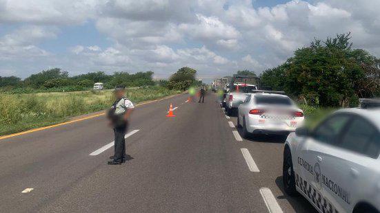 Se incendia caja de tráiler en la Maxipista, a la altura de Quilá