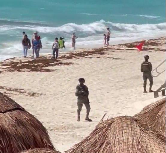 Matan a 7 en playas de Cancún y Acapulco