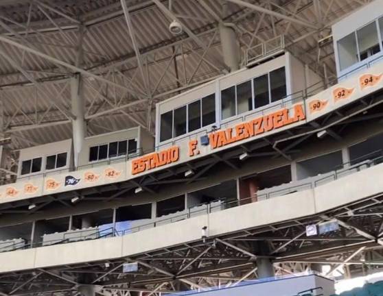 En diferentes lugares de la casa de Naranjeros de Hermosillo ya se puede apreciar el nombre del ex lanzador ligamayorista Fernando Valenzuela.