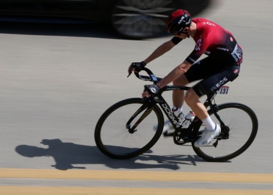 Chris Froome se recupera satisfactoriamente de una caída sufrida.