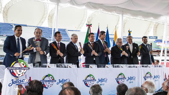 En el Congreso de la Confederación de Beisbol Profesional del Caribe se hace la presentación del evento.