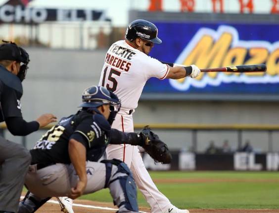 Isaac Paredes produce tres carreras.