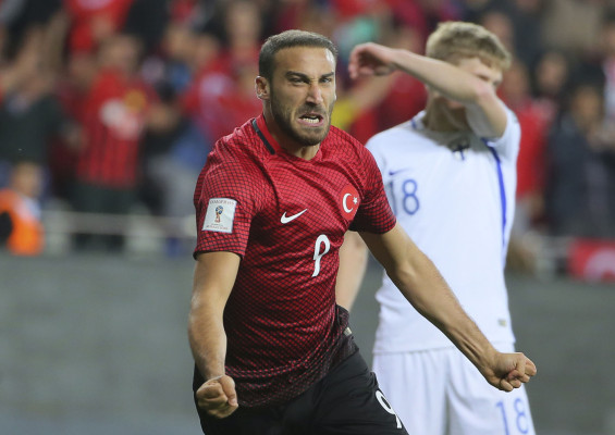 Turquía vence a Finlandia con doblete de Tosun en 4 minutos