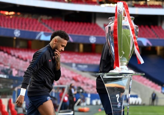 Neymar permanecerá en el conjunto parisino la próxima temporada.