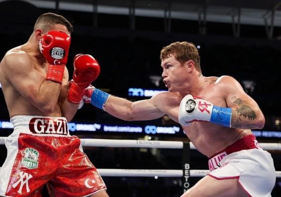 $!Canelo Álvarez: 2021, un año de logros y labor social para el campeón mexicano