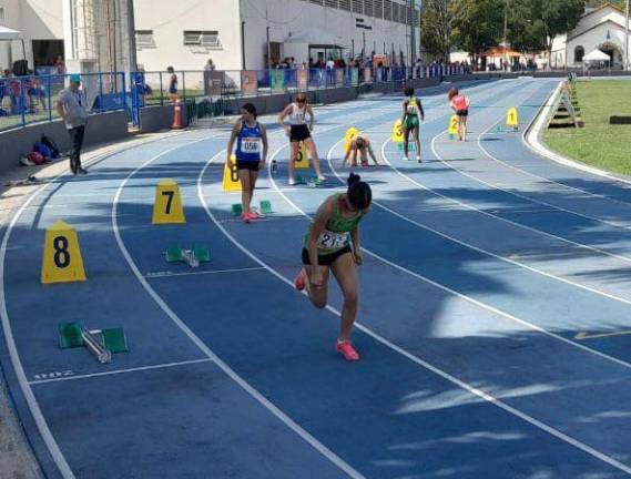 Jennifer Valeria Tirado cronometró 26.13 segundos.