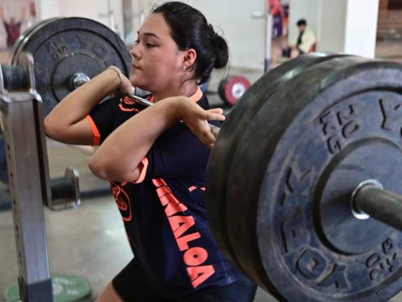 Edzia Yamilet Rivas Ríos será de las representantes universitarias en el Panamericano y Mundial de Levantamiento de Pesas.