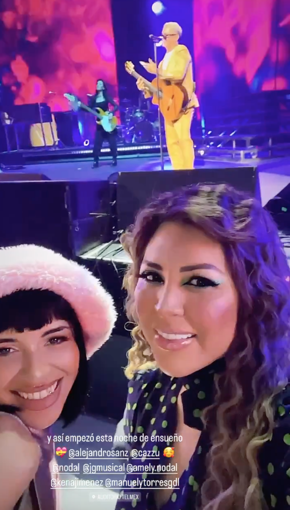 $!Disfrutan Cazzu y mamá de Christian Nodal concierto de Alejandro Sanz en Guadalajara
