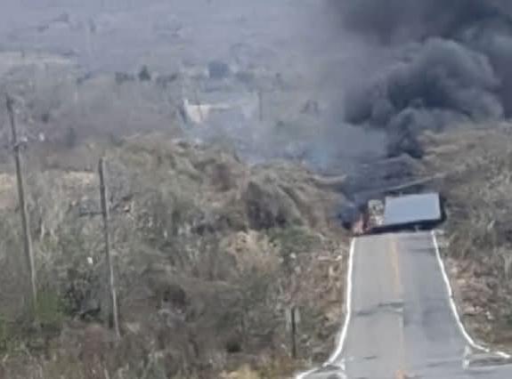 $!Hay movimiento de grupos armados en los alrededores de El Recodo; suspenden corridas de camiones al poblado