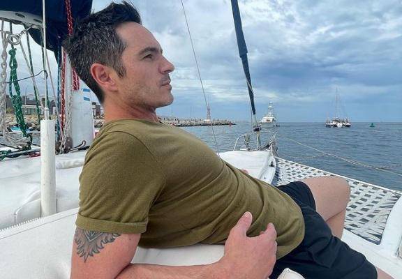 Mauricio Ochmann vacaciona en Cabo San Lucas con su nueva conquista.