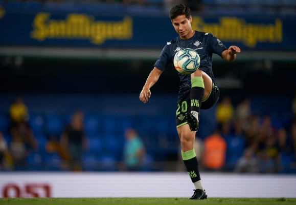 Diego Lainez tiene minutos en goleada al Betis