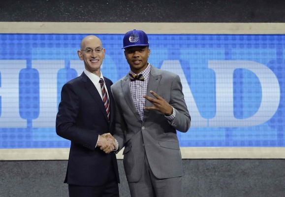 76ers toman a Fultz y Lakers se van con Ball en el draft NBA