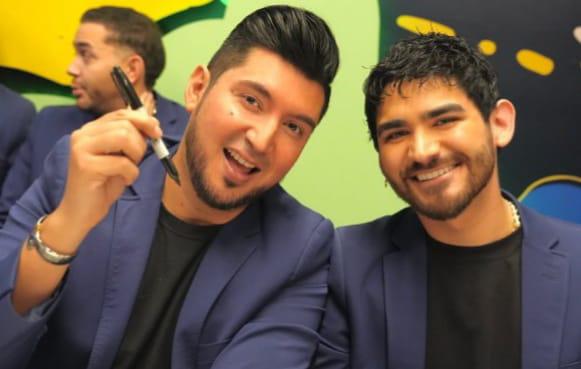 $!Los integrantes de la agrupación firmaron autógrafos a sus seguidores, resaltaron la riqueza histórica, cultural y gastronómica que posee Sinaloa.