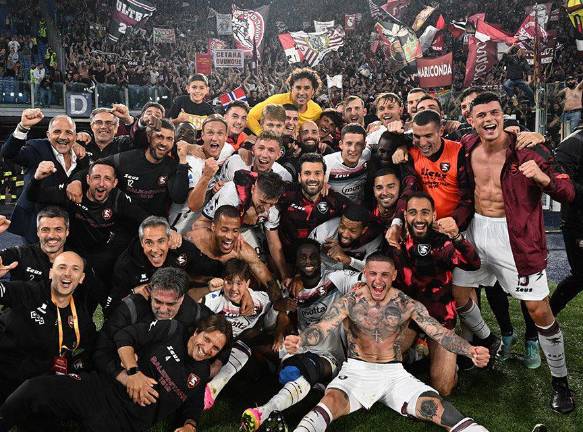 Salernitana le hizo partido a la Roma.