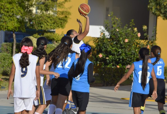 Van Hispano, Anglo, Andes, Jack and Jill, PAS y Británico, por los títulos de baloncesto de la Copa Condors