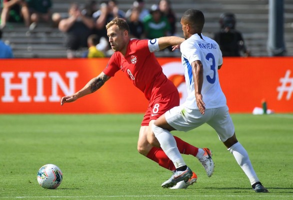 Canadá vence 4-0 a Martinica.