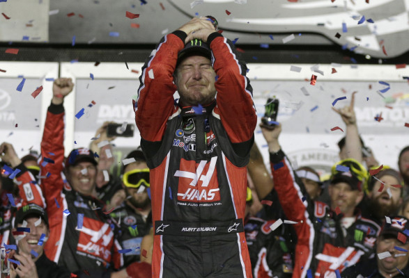 Busch gana las 500 de Daytona; Suárez debuta y choca