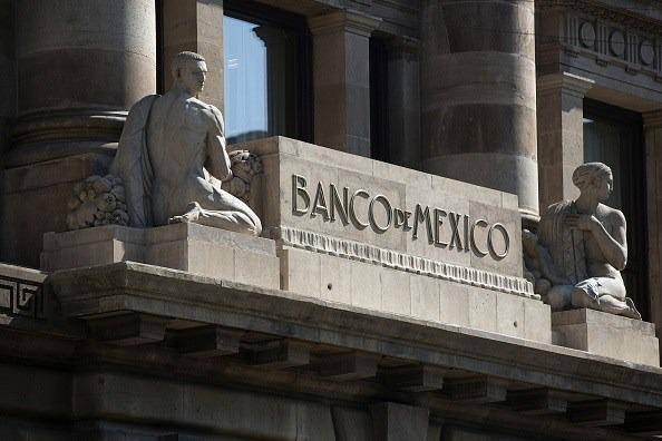 El Banco de México recorta la tasa de interés y la deja en 9 por ciento.