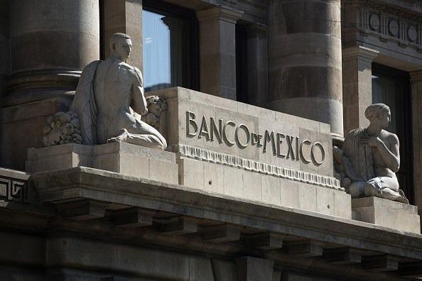 Banxico baja tasa de interés interbancaria a 9.5%