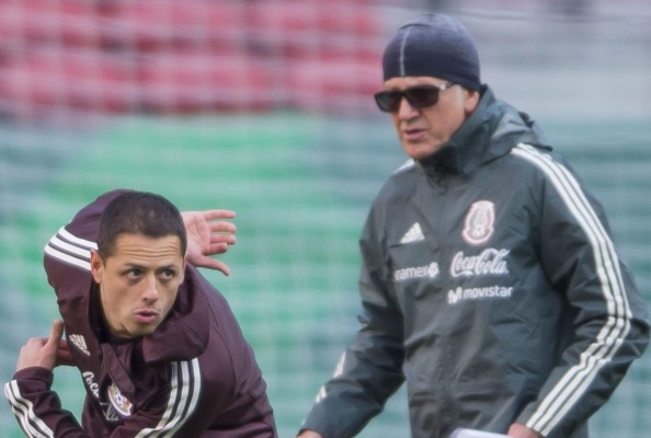 Javier Hernández asegura que estaban celebrando su cumpleaños.