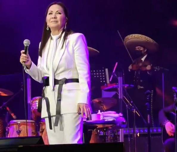 Conquista Ana Gabriel en el Auditorio Nacional