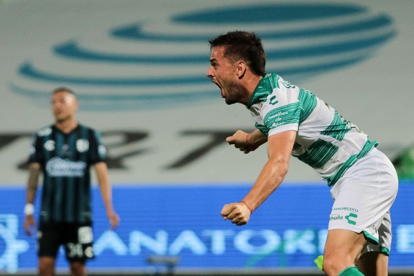 Octavio Rivero celebra el gol del triunfo.